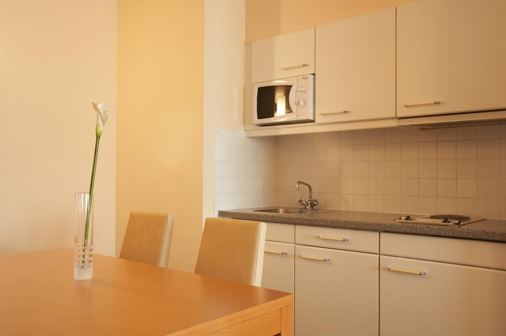 B-Aparthotel Moretus Antwerp Exterior photo